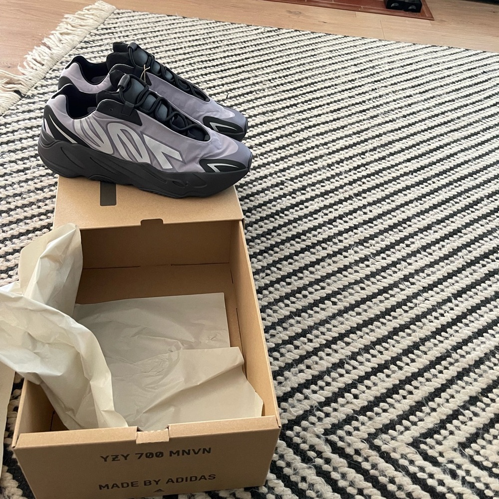 Yeezy Boots 700 - Picture 6 of 6
